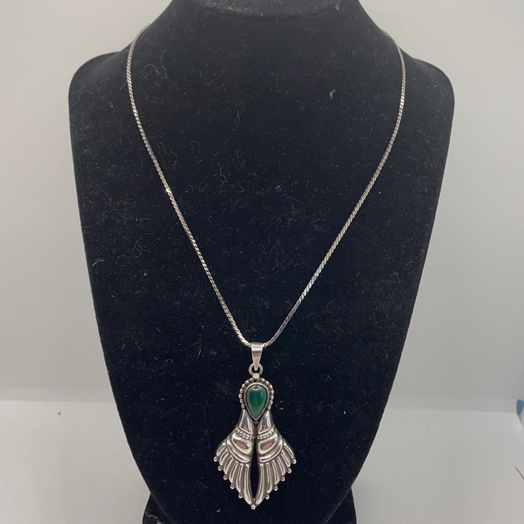 Sterling And Green Chalcedony Necklace 18 55$